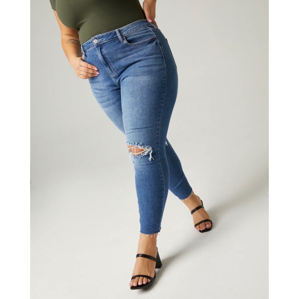 Girlfriend Medium Wash Distressed Raw Hem Cropped Jeans Womens 16 Blue Ripped